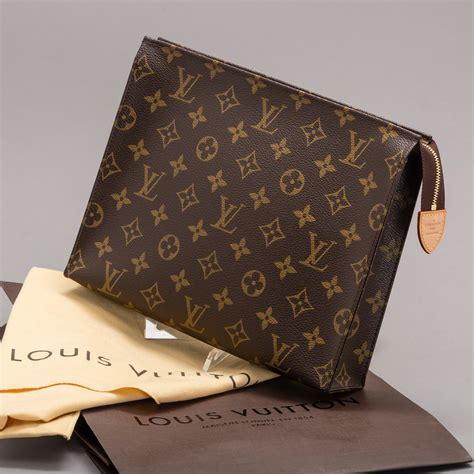 Louis Vuitton Toiletry Pouch 26: Honest Review .